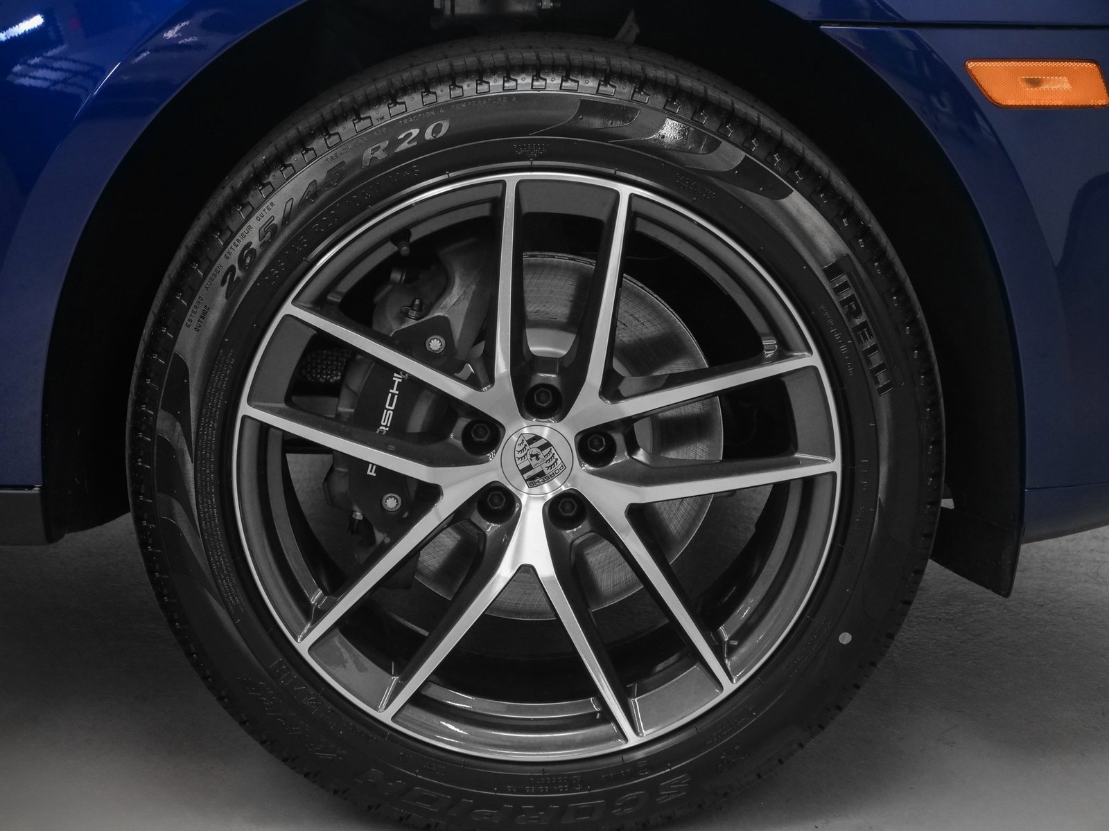 Certified 2025 Porsche Macan image 15