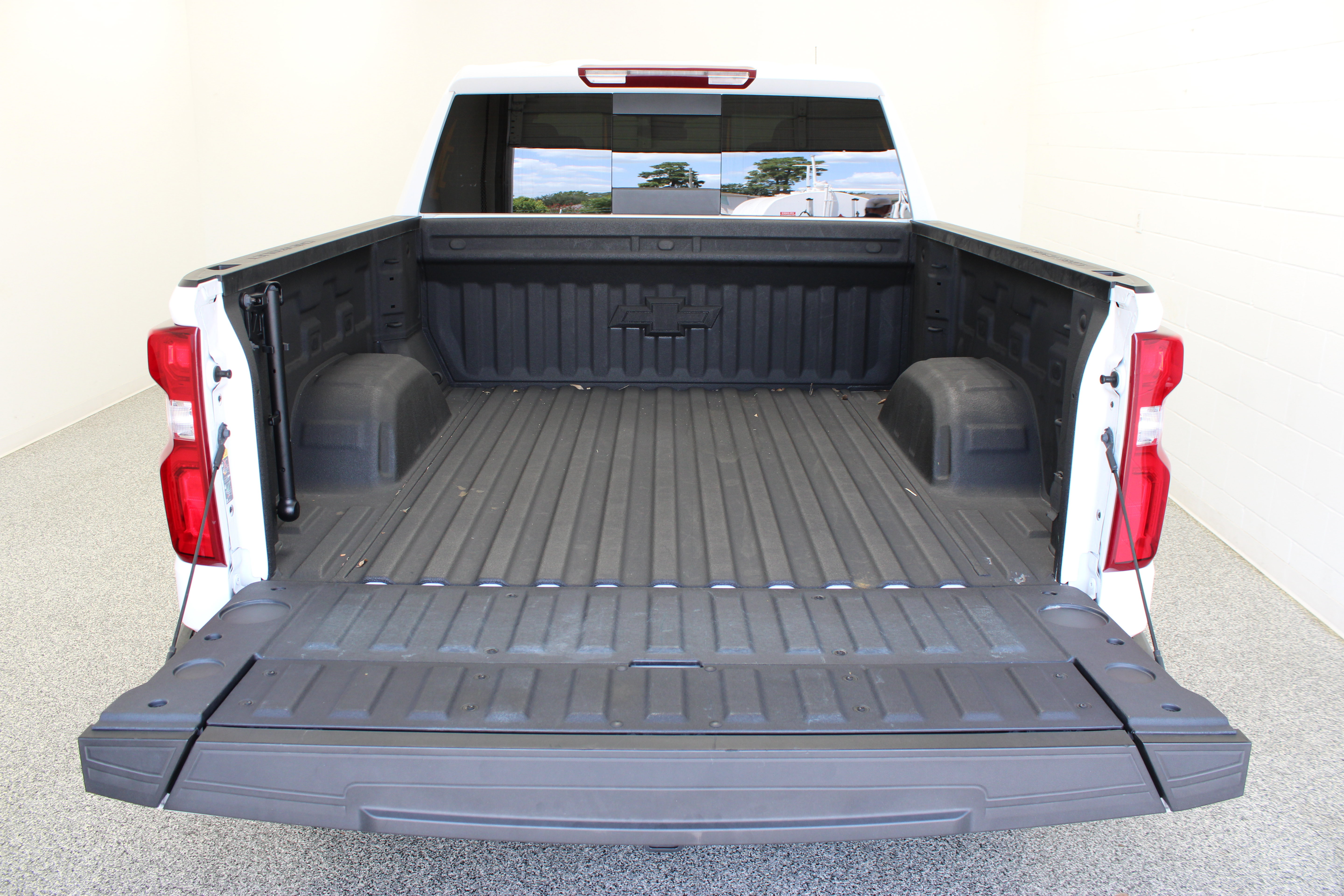 Used 2025 Chevrolet Silverado 1500 RST AWD/4WD image 10