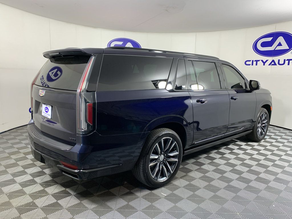 Used 2023 Cadillac Escalade ESV Sport w/ LPO, ONYX Package AWD/4WD image 3