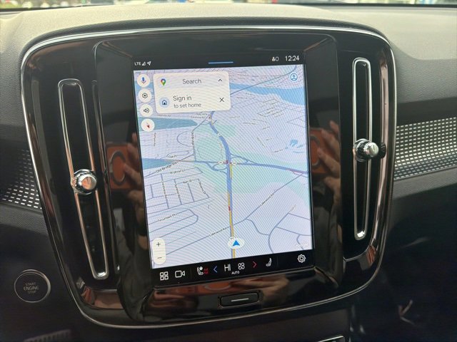 Certified 2025 Volvo XC40 B5 Plus image 21