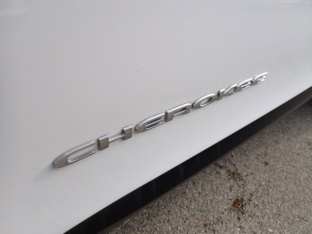 Used 2019 Jeep Cherokee Latitude Plus w/ Cold Weather Group image 13