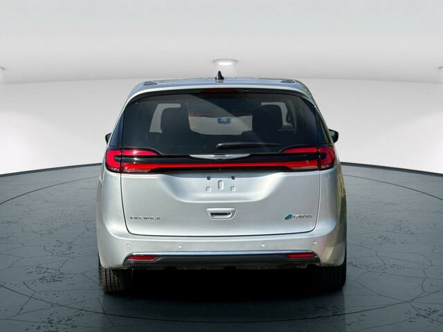 Used 2023 Chrysler Pacifica Touring-L FWD image 5