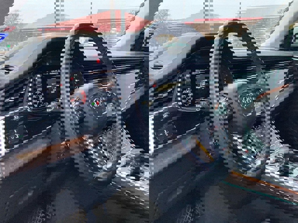 Used 2019 Audi Q8 Prestige w/ Luxury Package image 8