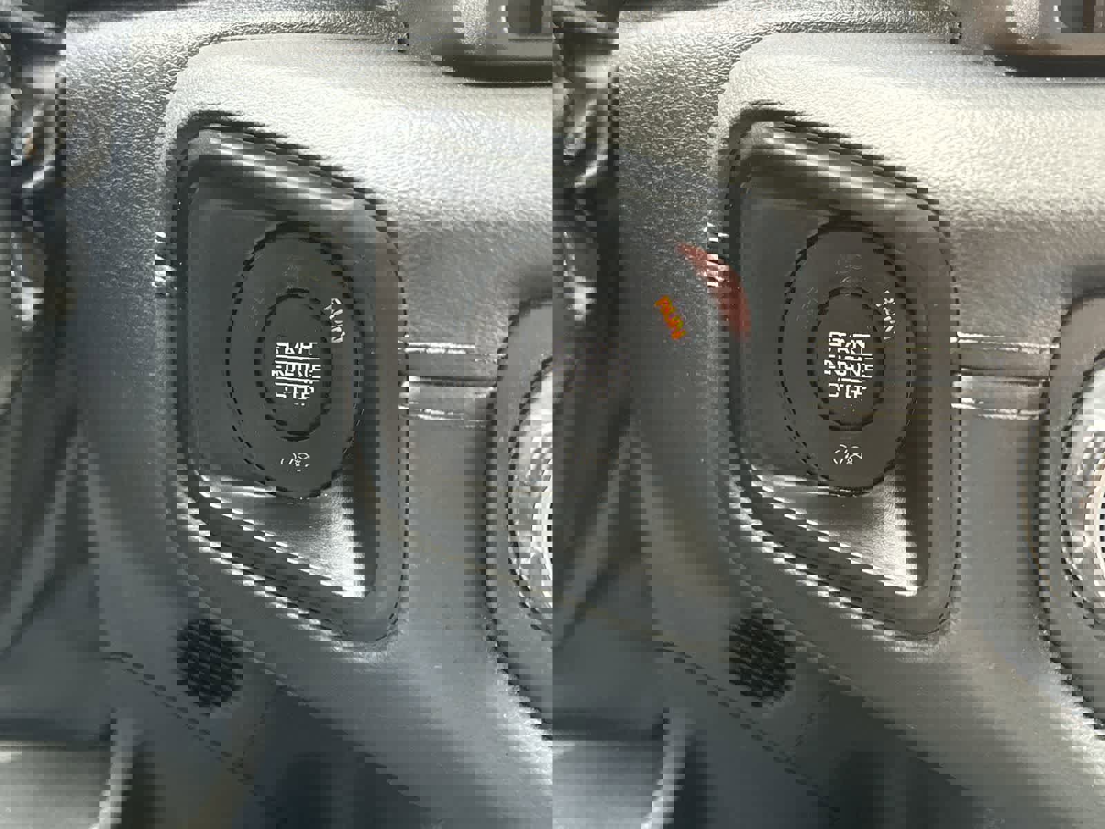 Used 2024 Jeep Gladiator Rubicon w/ Technology Group image 24