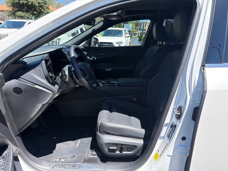 Used 2025 Lexus RX 450h AWD w/ Luxury Package image 16