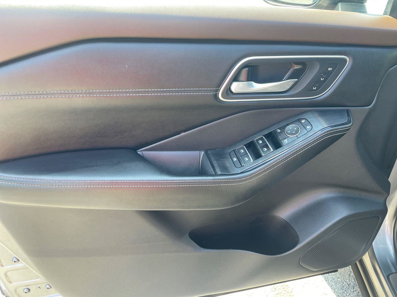 Used 2021 Nissan Rogue Platinum AWD/4WD image 18