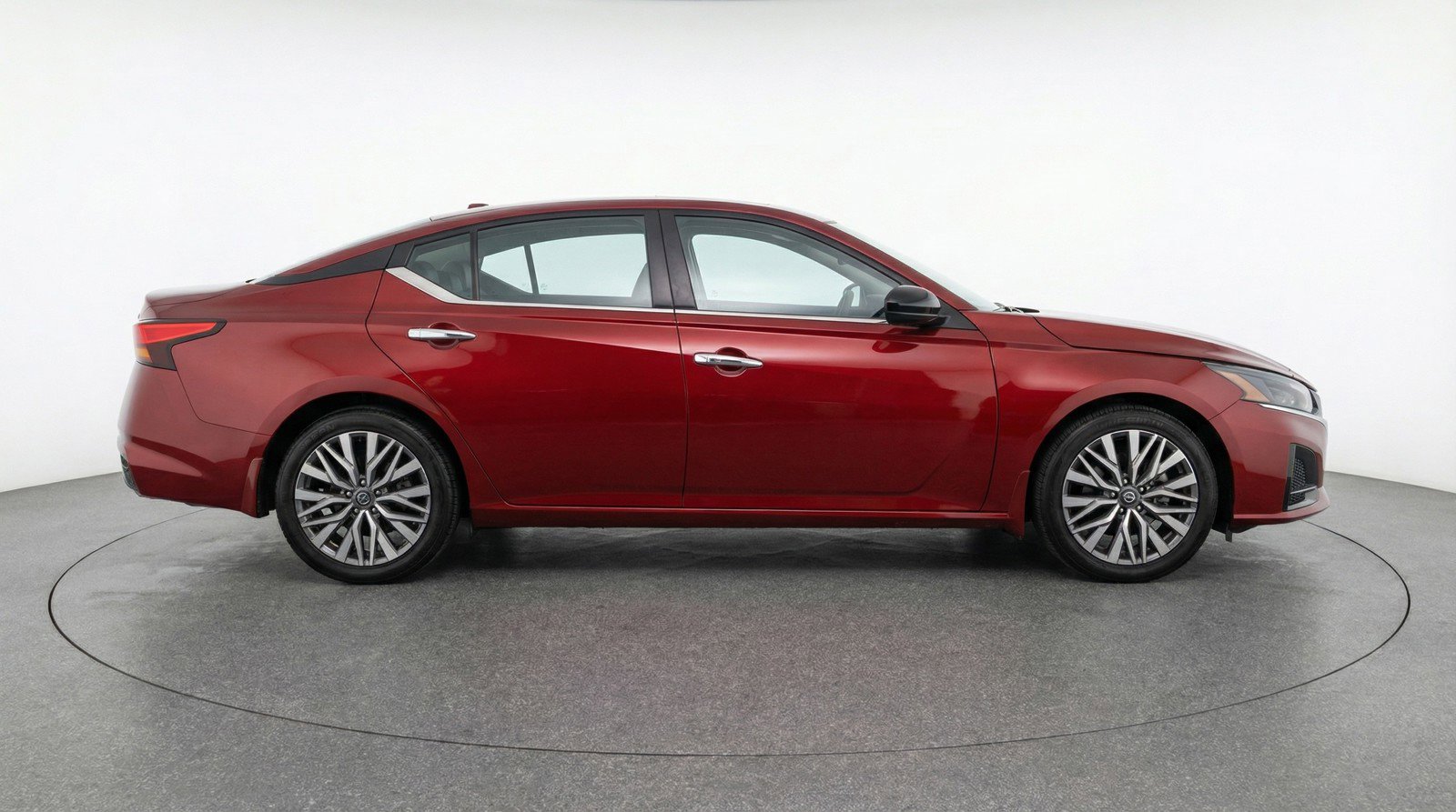 Used 2025 Nissan Altima 2.5 SV image 11
