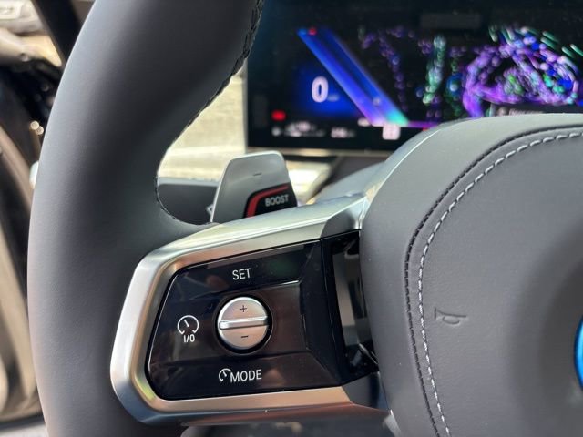 Used 2025 BMW 750e xDrive image 24