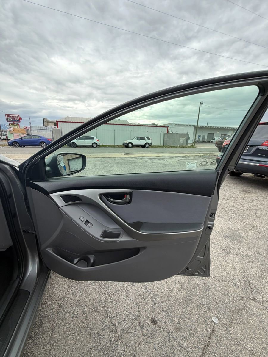 Used 2013 Hyundai Elantra GLS w/ Preferred Pkg image 15