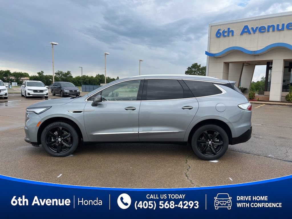 Used 2023 Buick Enclave Essence w/ Sport Touring Edition FWD image 8