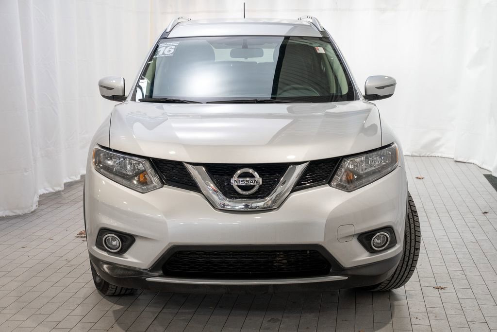 Used 2016 Nissan Rogue SV image 3