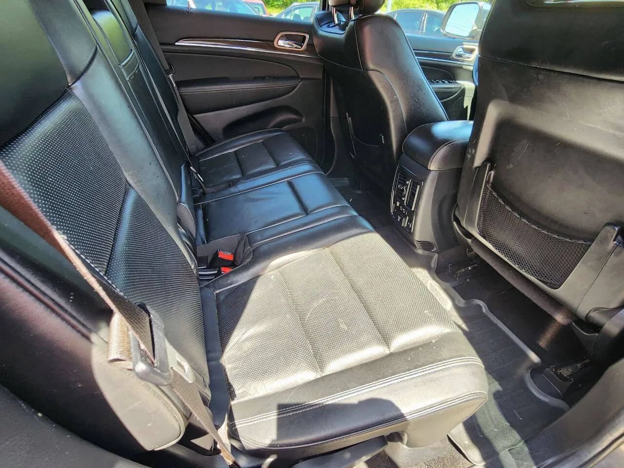 Used 2014 Jeep Grand Cherokee Overland w/ Advanced Technology Group AWD/4WD image 15
