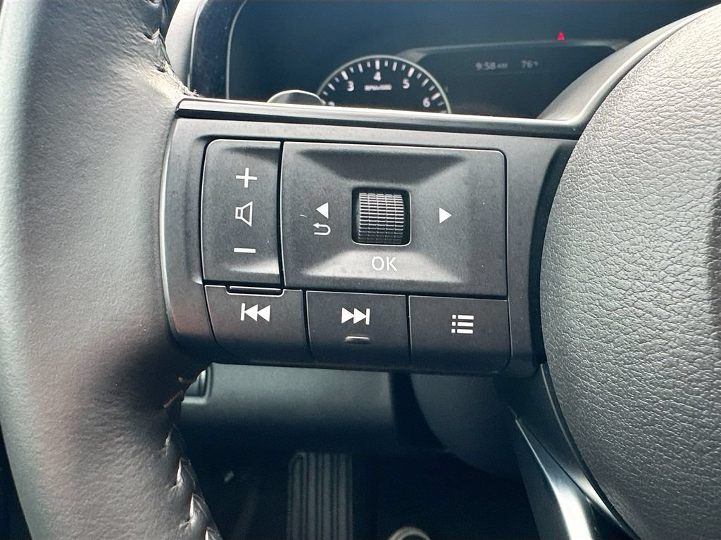 Certified 2025 Nissan Pathfinder SV FWD image 11