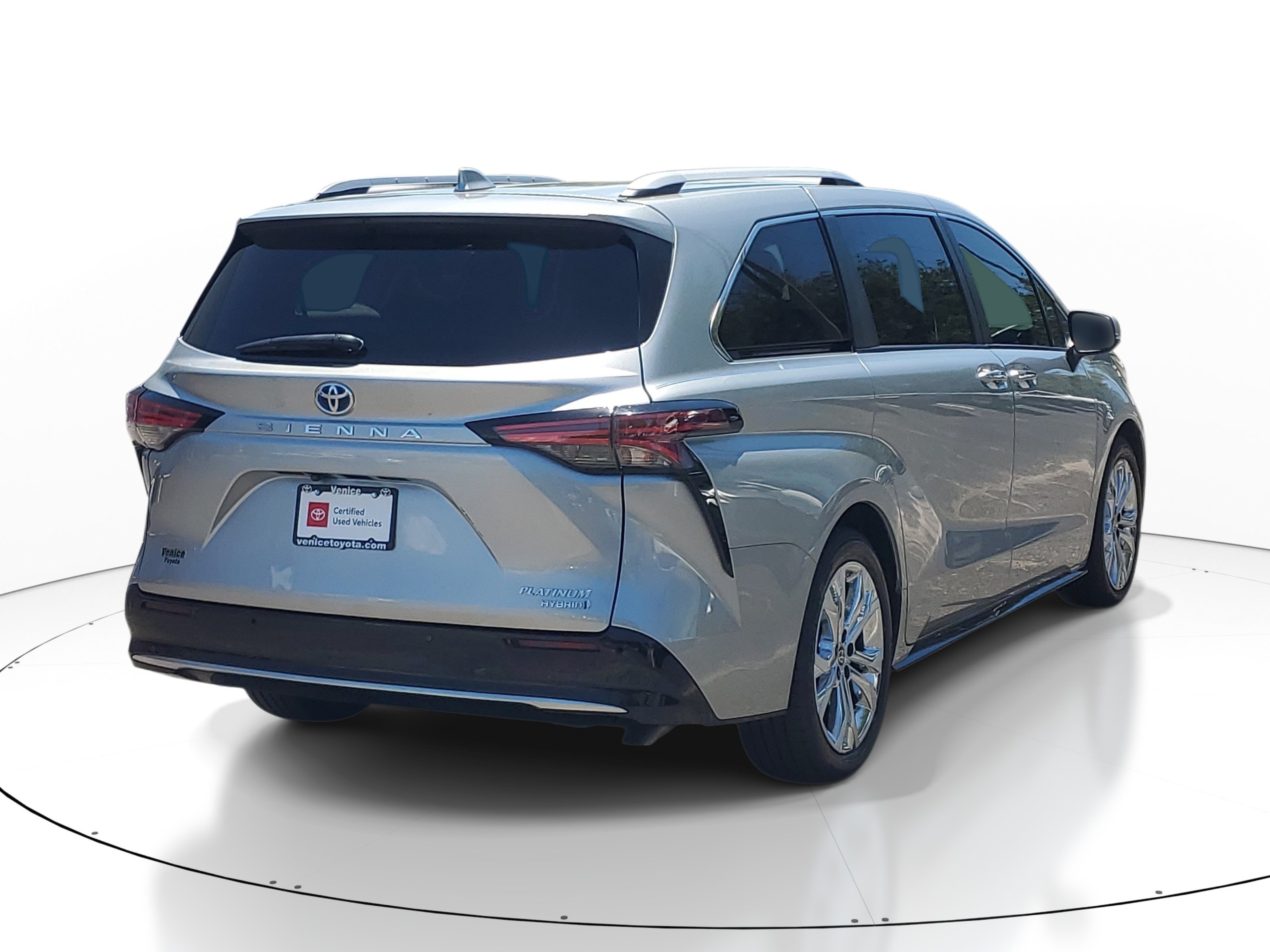 Certified 2023 Toyota Sienna Platinum FWD image 6