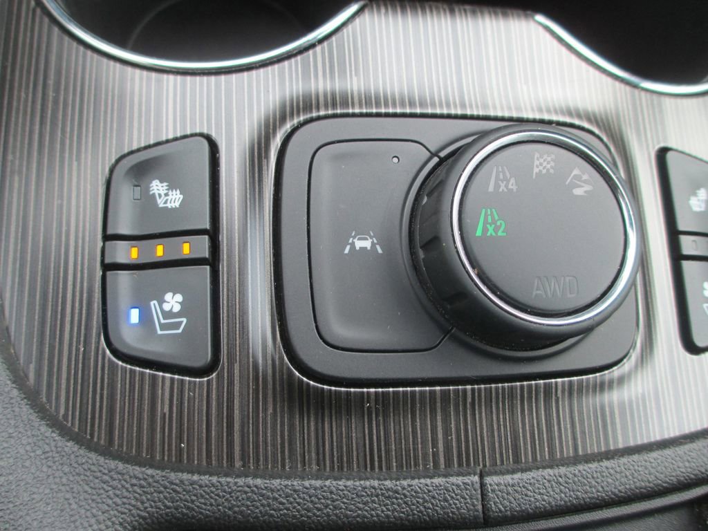 Used 2023 GMC Acadia SLT w/ Technology Package AWD/4WD image 32