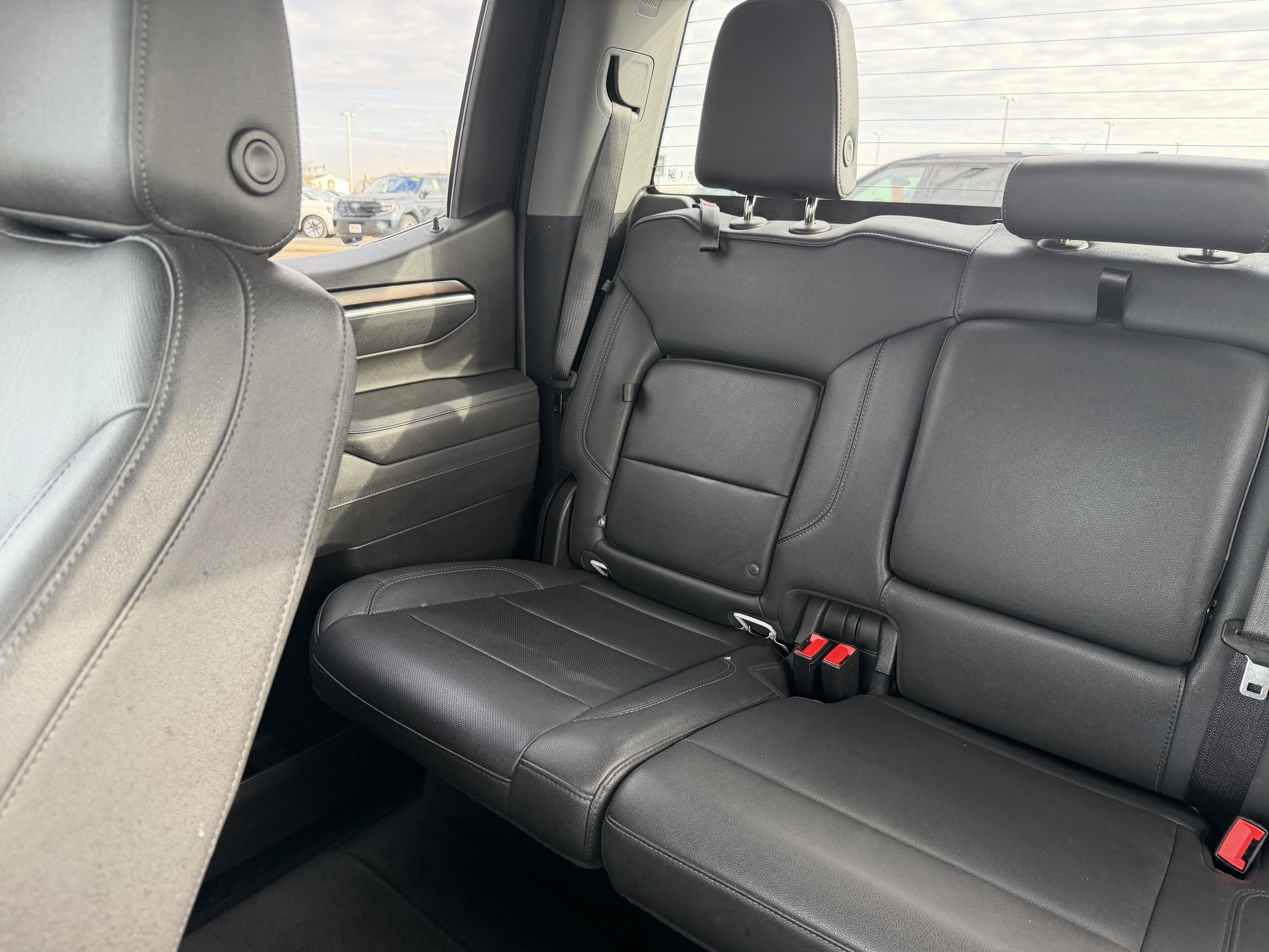 Used 2025 GMC Sierra 1500 SLT image 12