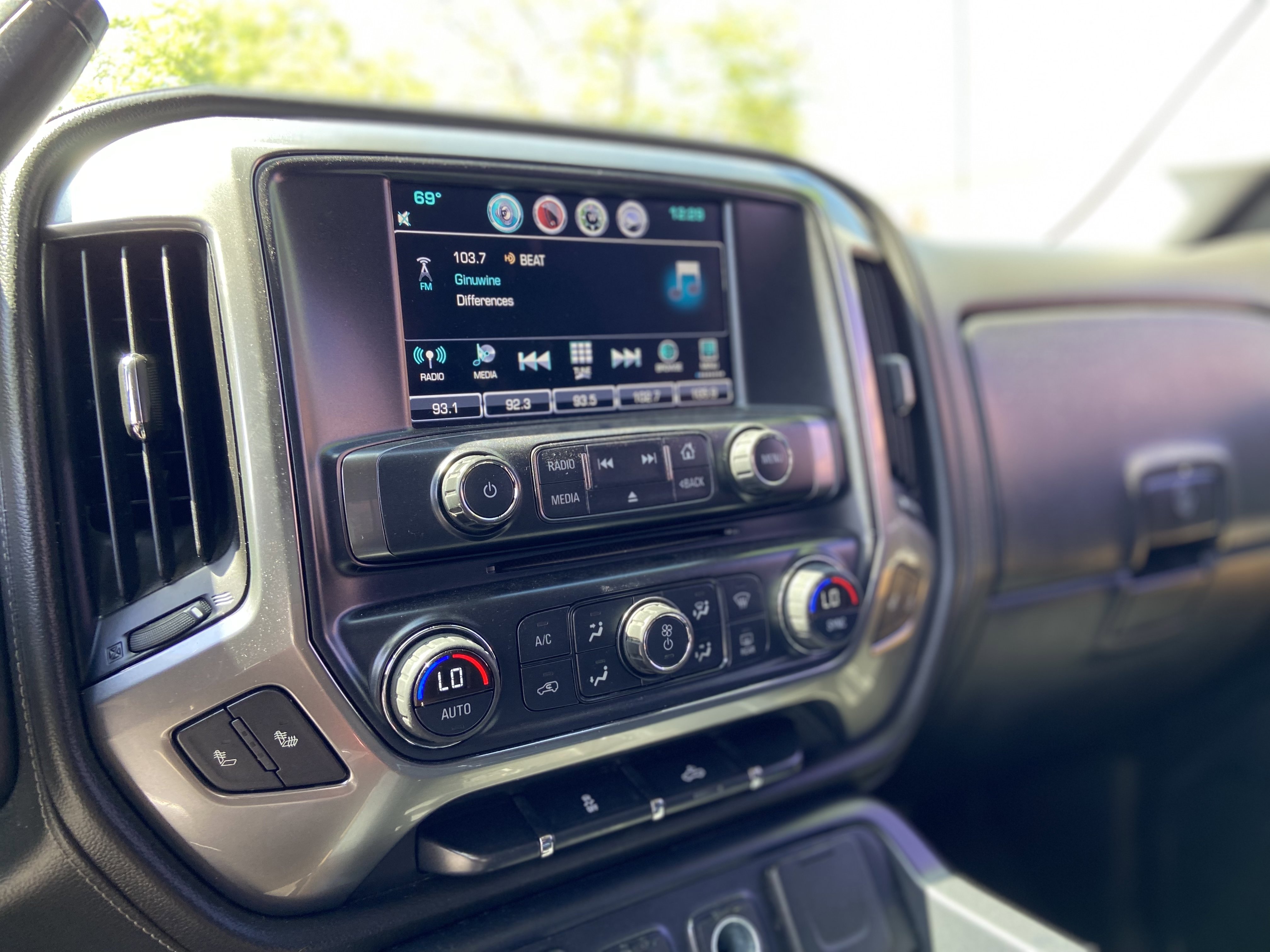 Used 2016 Chevrolet Silverado 1500 LTZ image 34