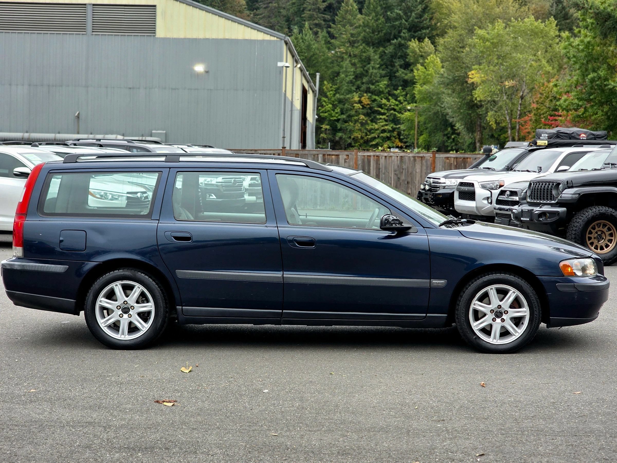 Used 2004 Volvo V70 2.5T FWD image 13