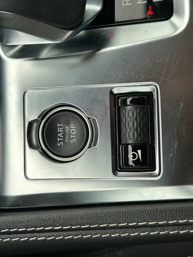 Used 2024 Jaguar F-PACE R-Dynamic S image 30