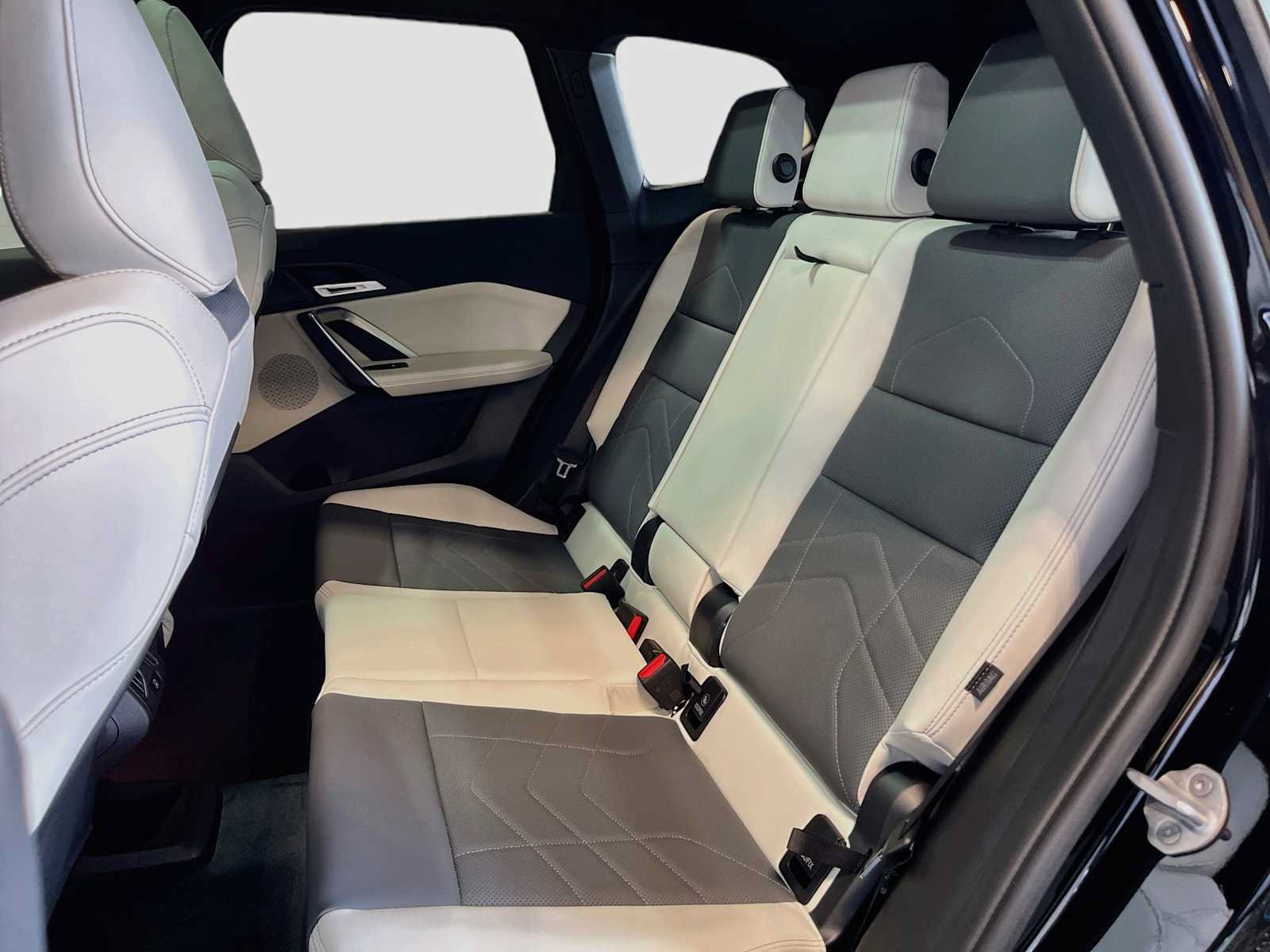 New 2027 BMW X1 xDrive28i AWD/4WD image 17