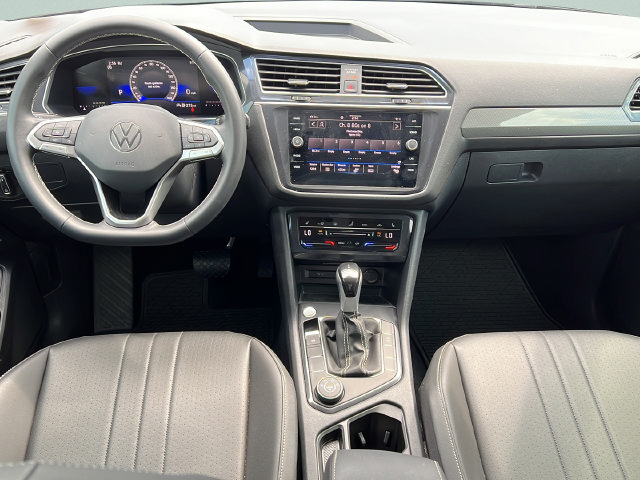 Used 2024 Volkswagen Tiguan SE AWD/4WD image 11