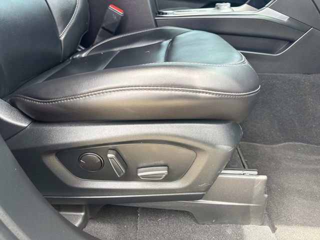 Used 2021 Ford Explorer XLT w/ Equipment Group 202A image 19