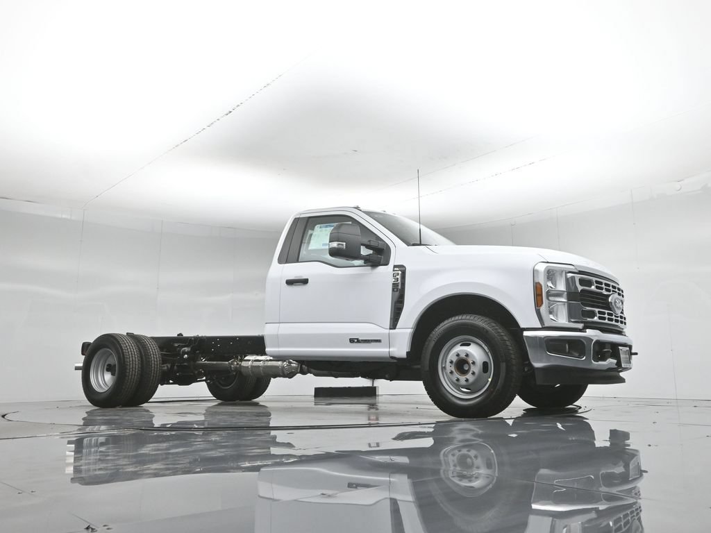 New 2026 Ford F350 XL w/ XL Chrome Package RWD image 3