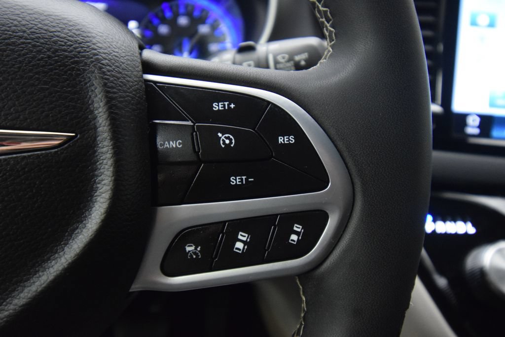 Used 2023 Chrysler Pacifica Touring-L FWD image 35