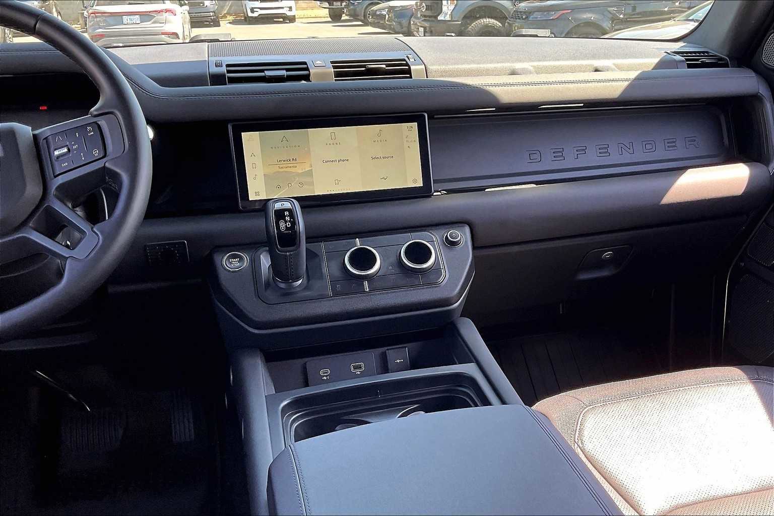 Used 2024 Land Rover Defender 110 X-Dynamic SE image 8