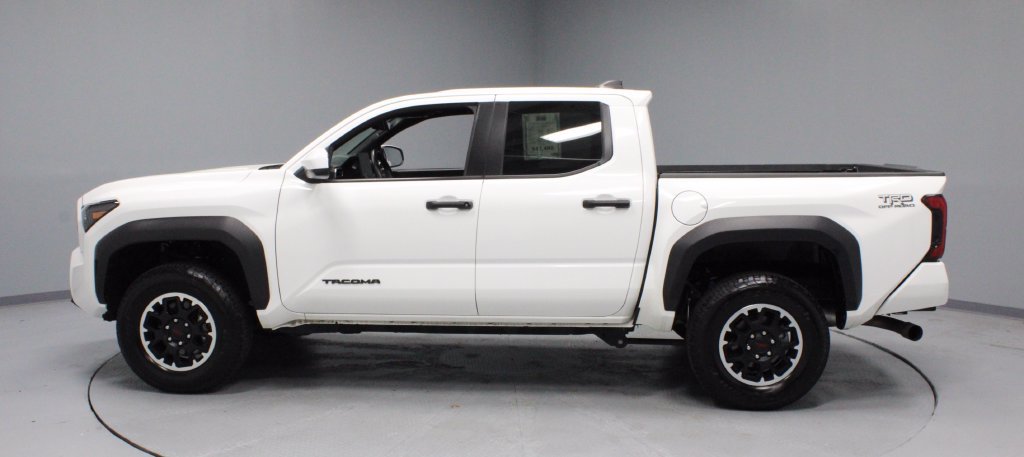 Used 2025 Toyota Tacoma TRD Off-Road AWD/4WD image 7