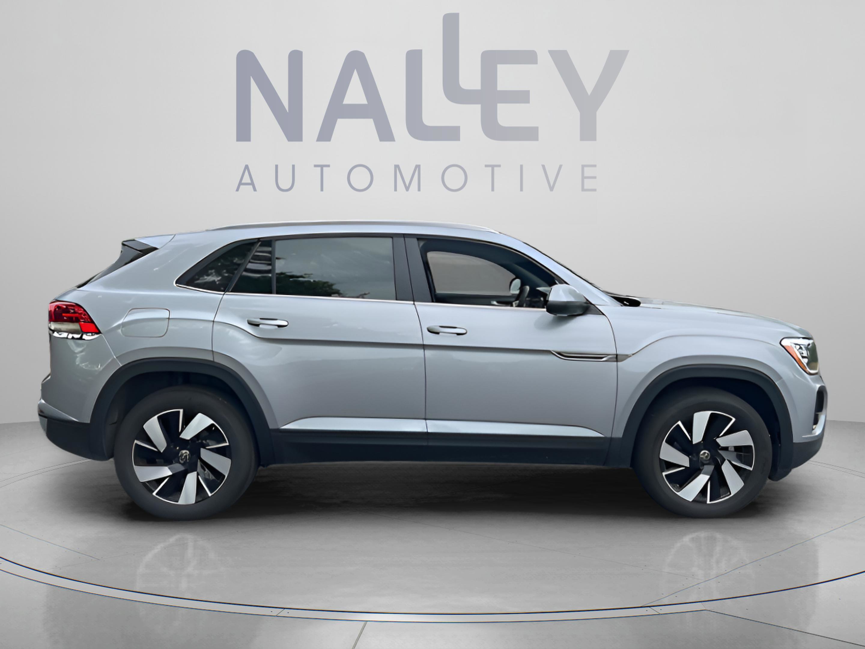 Used 2025 Volkswagen Atlas Cross Sport SE AWD/4WD image 6