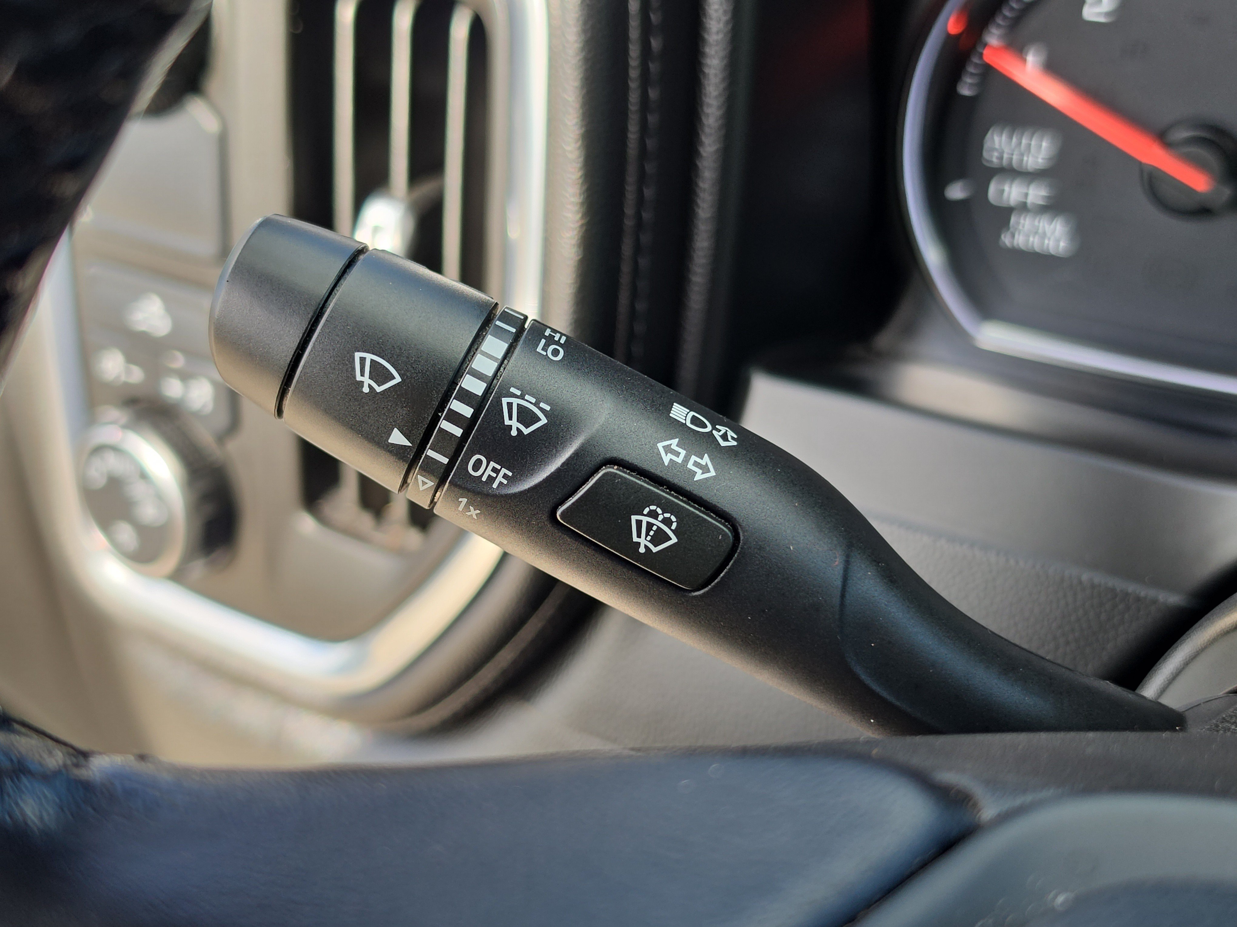 Used 2021 Chevrolet Silverado 1500 LT RWD image 22