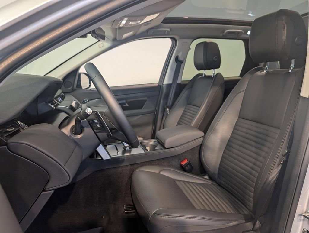 Used 2025 Land Rover Discovery Sport S image 13