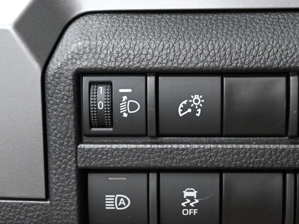 Certified 2024 Toyota Tacoma SR5 AWD/4WD image 14