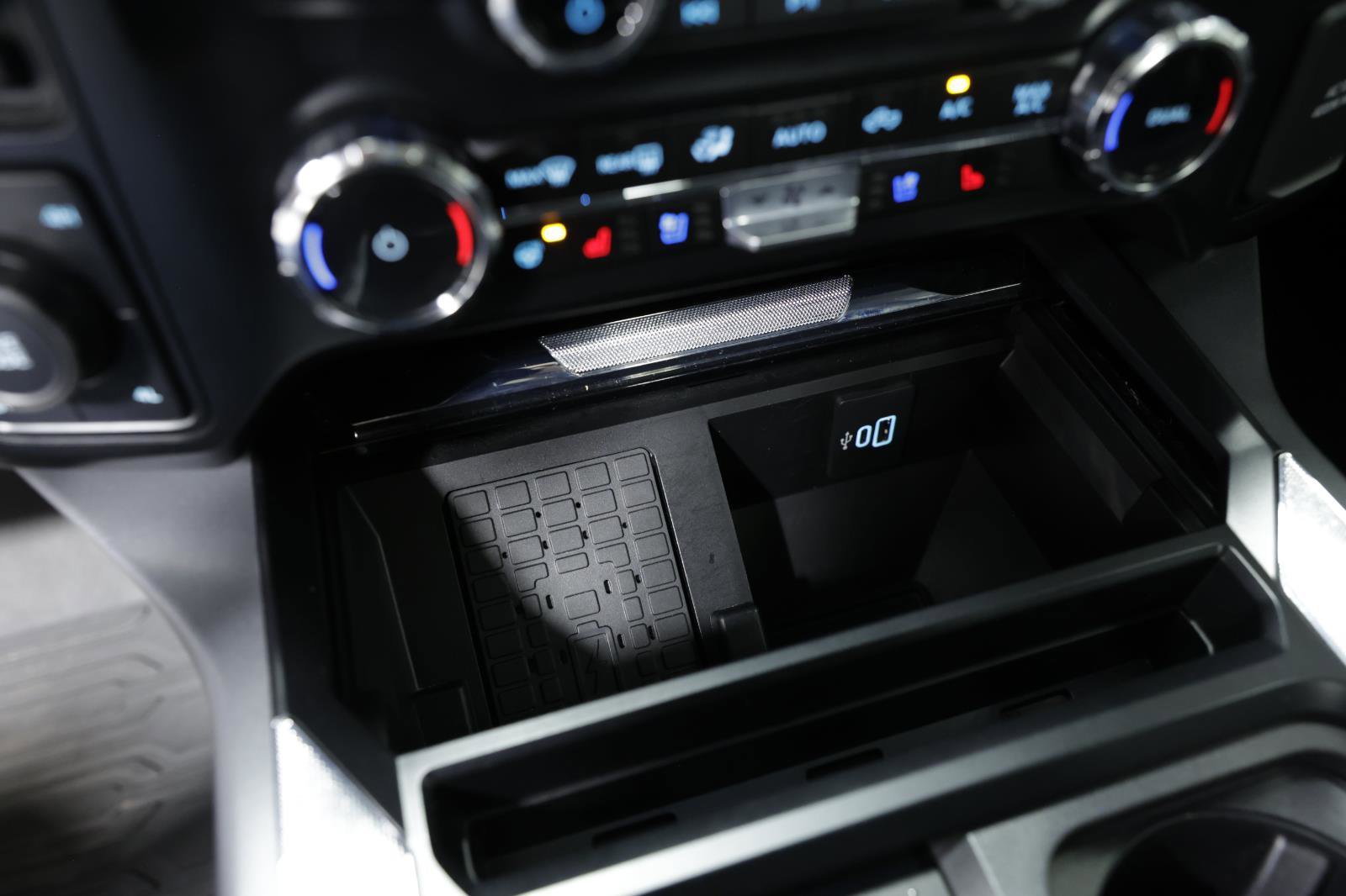 Used 2024 Ford F350 Lariat w/ Chrome Package image 37