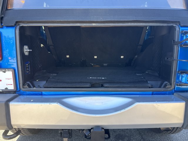 Used 2015 Jeep Wrangler Unlimited Sahara w/ Connectivity Group AWD/4WD image 21