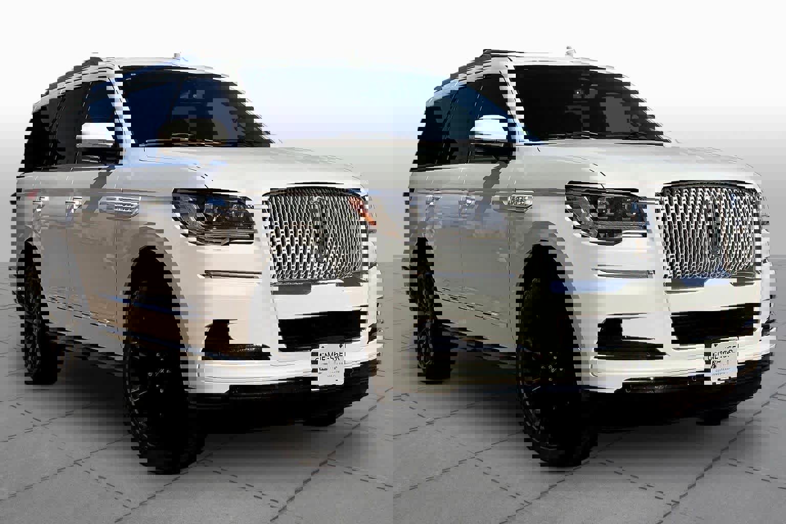 Used 2024 Lincoln Navigator Reserve image 3