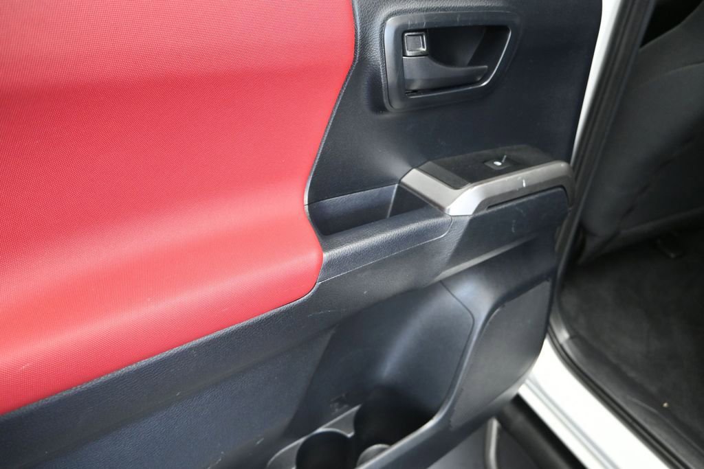 Used 2016 Toyota Tacoma SR5 w/ Towing Package RWD image 15