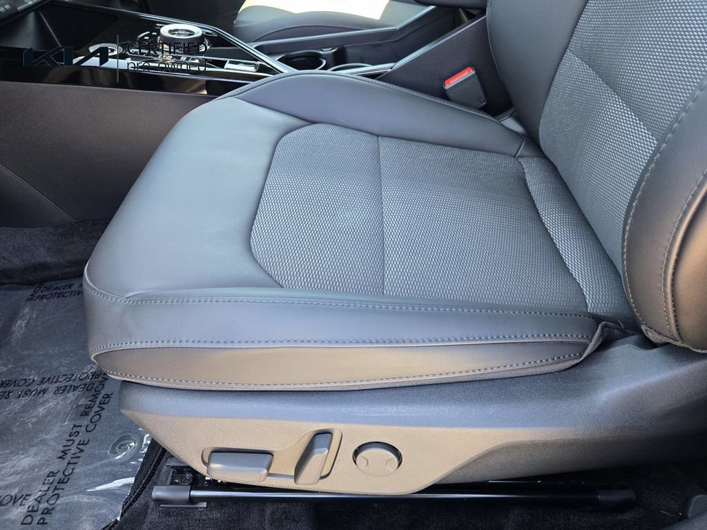 Certified 2024 Kia Niro Wind w/ Wind Preserve Package FWD image 16