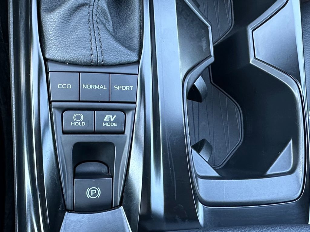 Used 2025 Toyota Camry SE w/ Convenience Package image 19