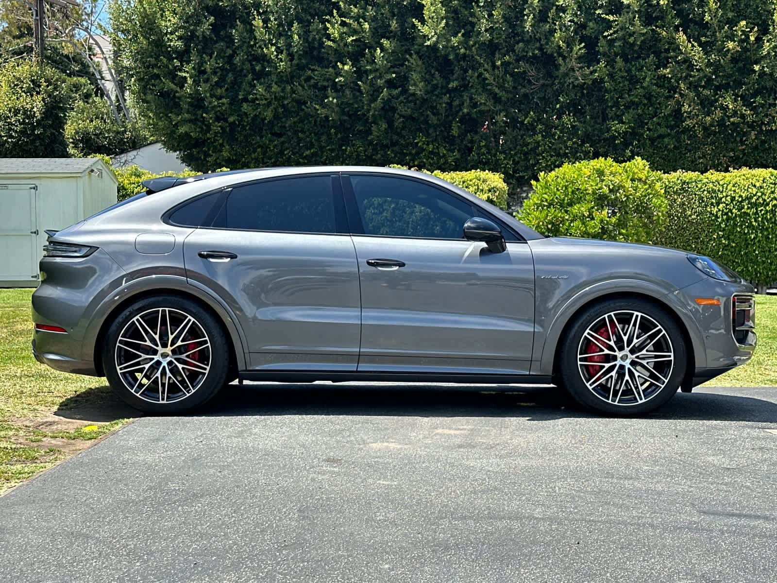 Certified 2025 Porsche Cayenne Turbo AWD/4WD image 9