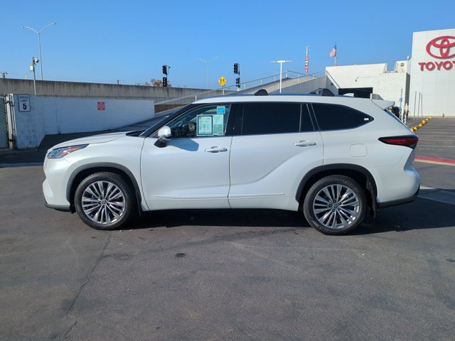 Used 2022 Toyota Highlander Platinum AWD/4WD image 12