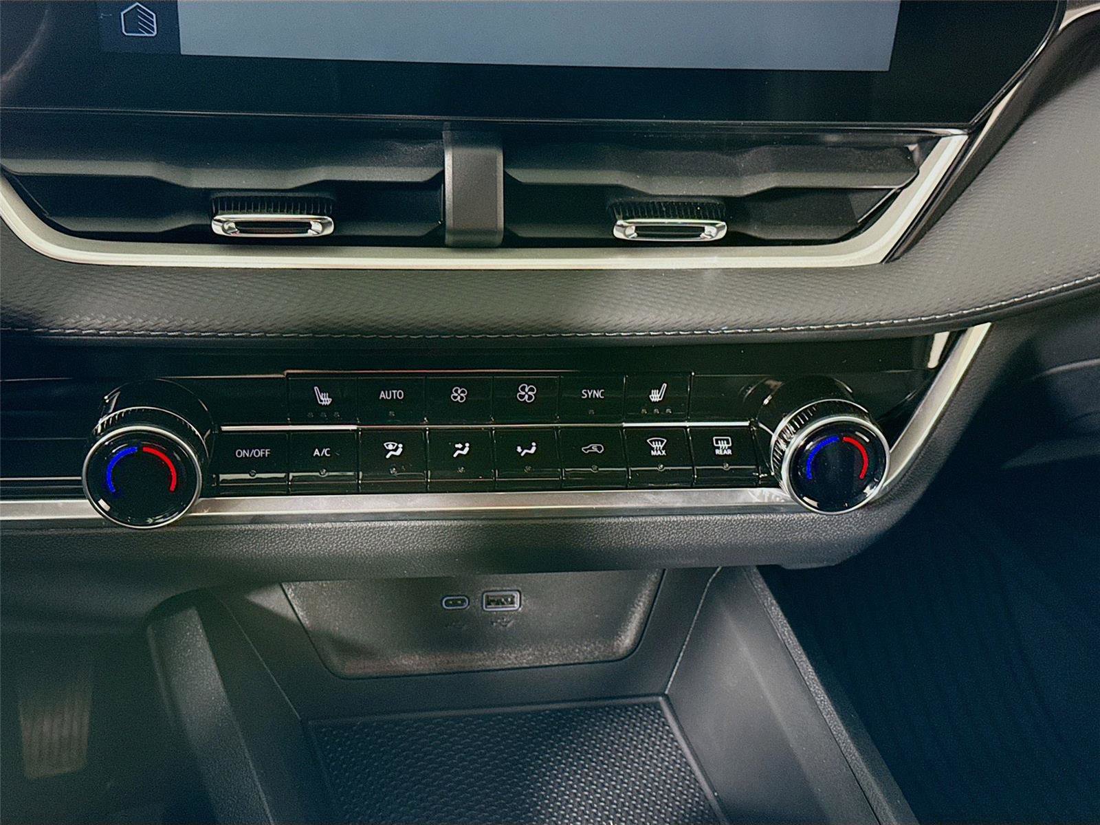 New 2026 Chevrolet Equinox LT w/ Convenience Package II image 11