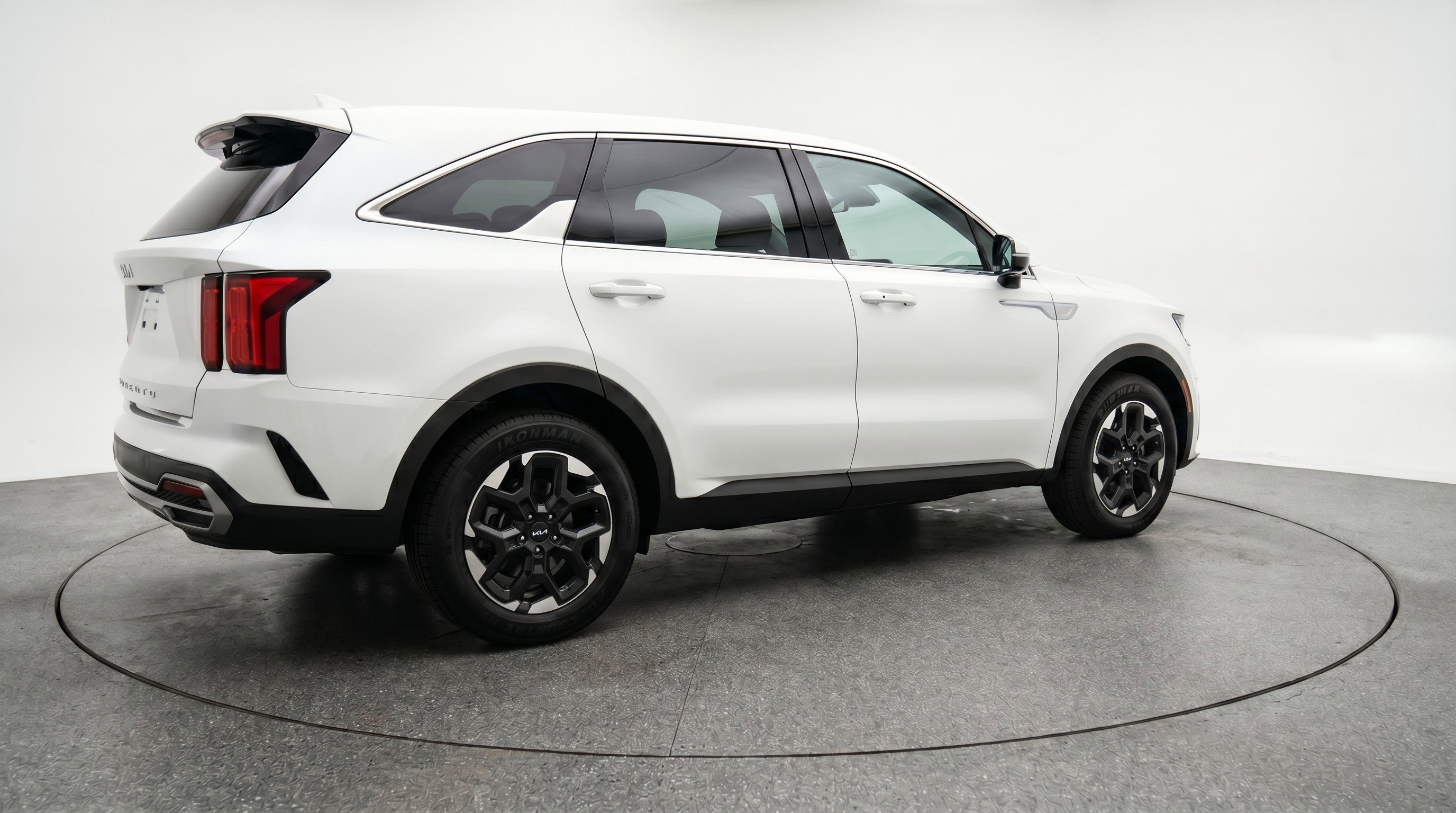 Used 2024 Kia Sorento S image 9