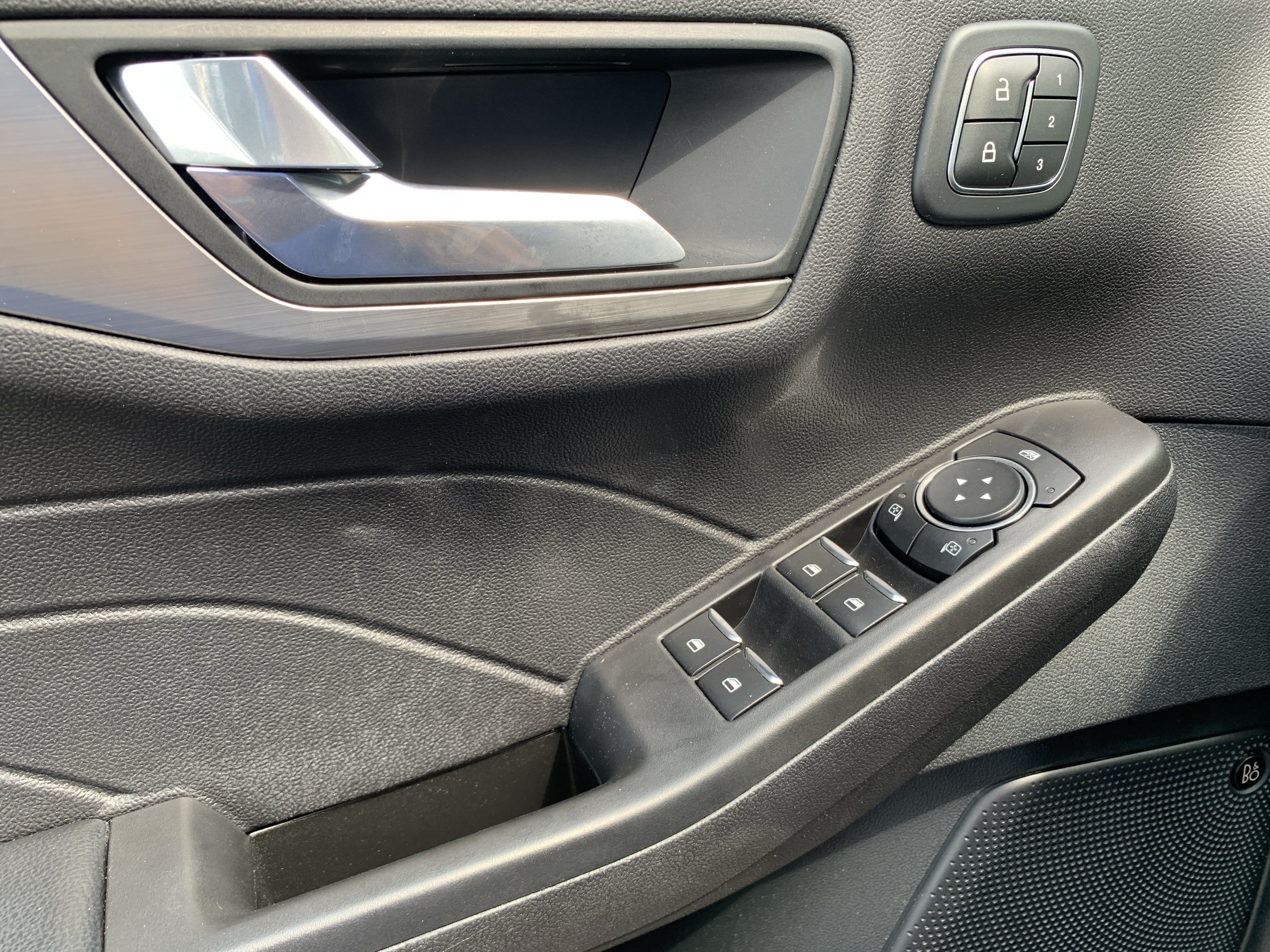 Used 2021 Ford Escape Titanium AWD/4WD image 15