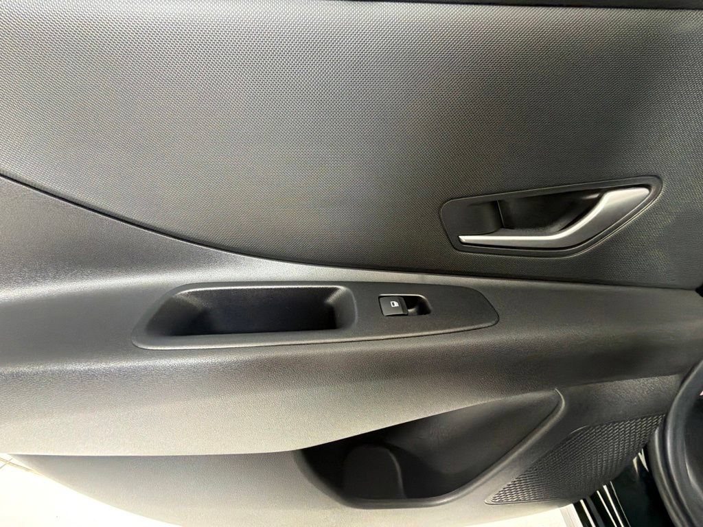 Used 2025 Hyundai Elantra Hybrid FWD image 26