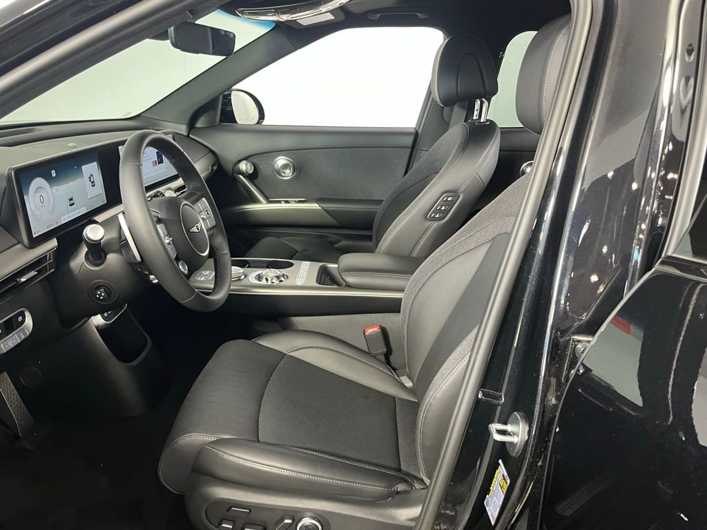 Used 2025 Genesis GV60 RWD image 24