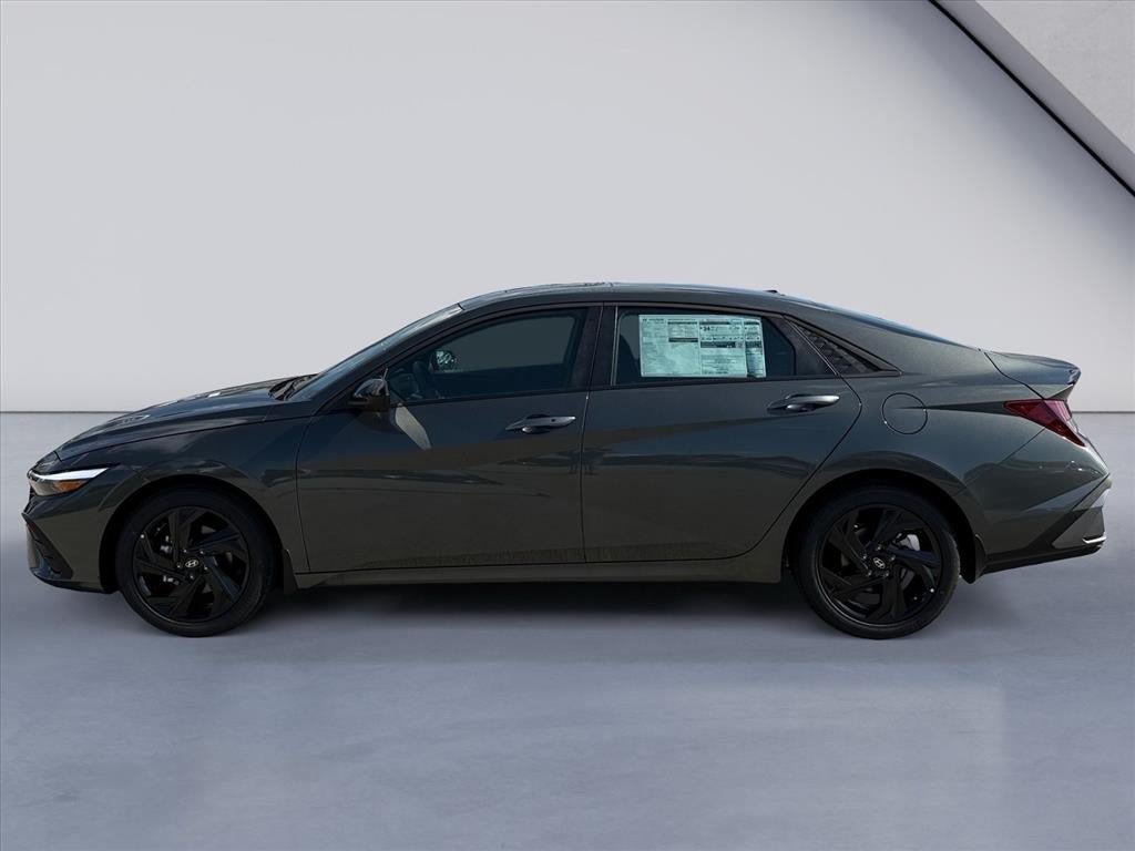 New 2026 Hyundai Elantra SEL Sport FWD image 2
