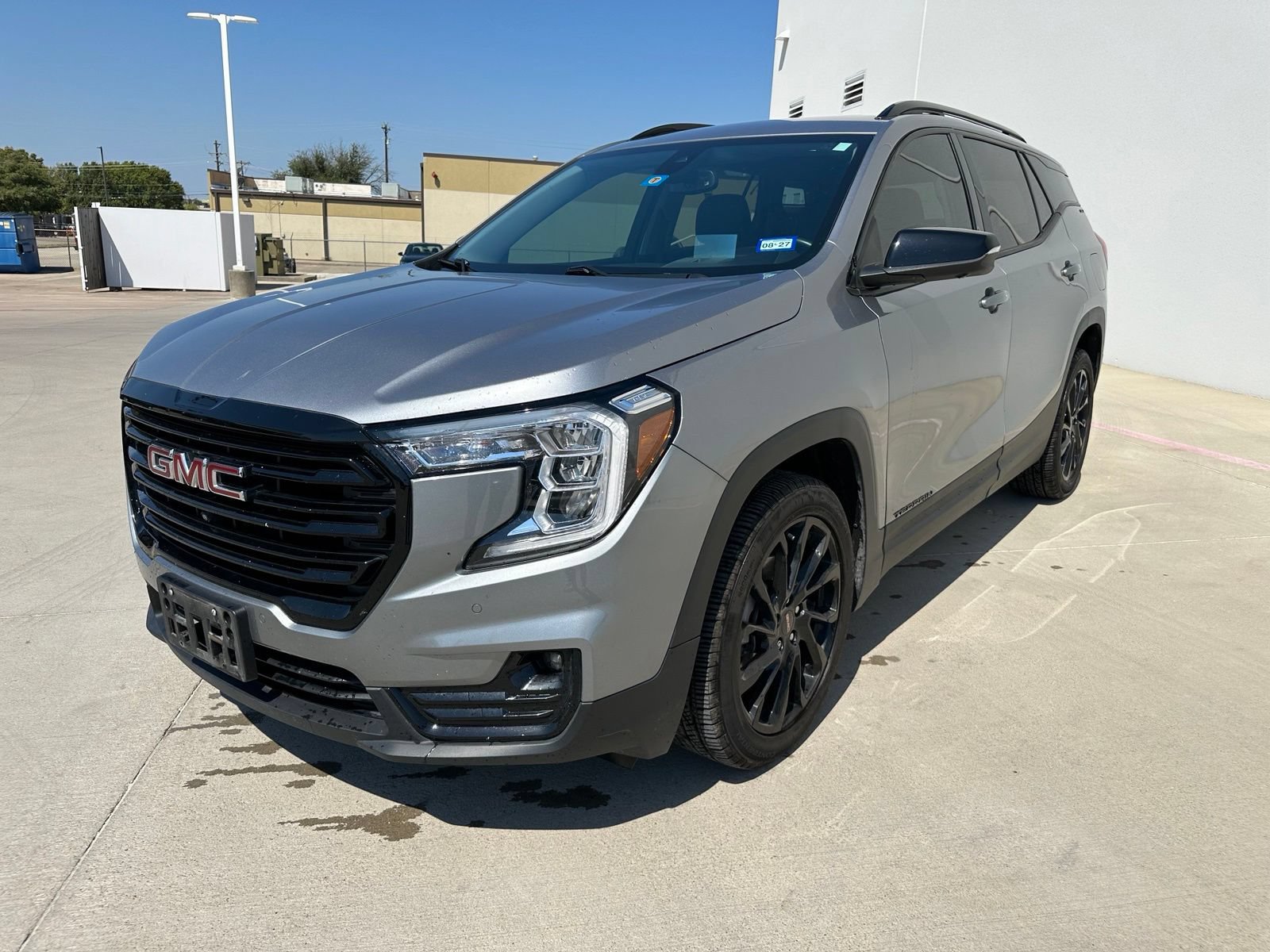 Used 2024 GMC Terrain SLT w/ Tech Package FWD image 3