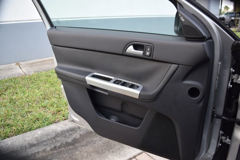 Used 2011 Volvo V50 T5 image 69